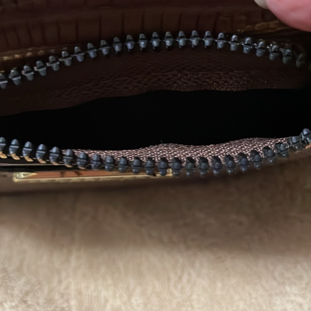 London Fog Wristlet - Picture 6 of 8